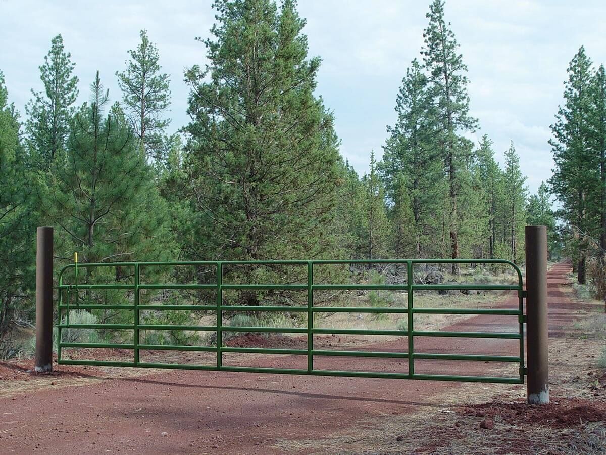 20-Ft x 52-In Heavy Duty Classic Gate with Lever Latch